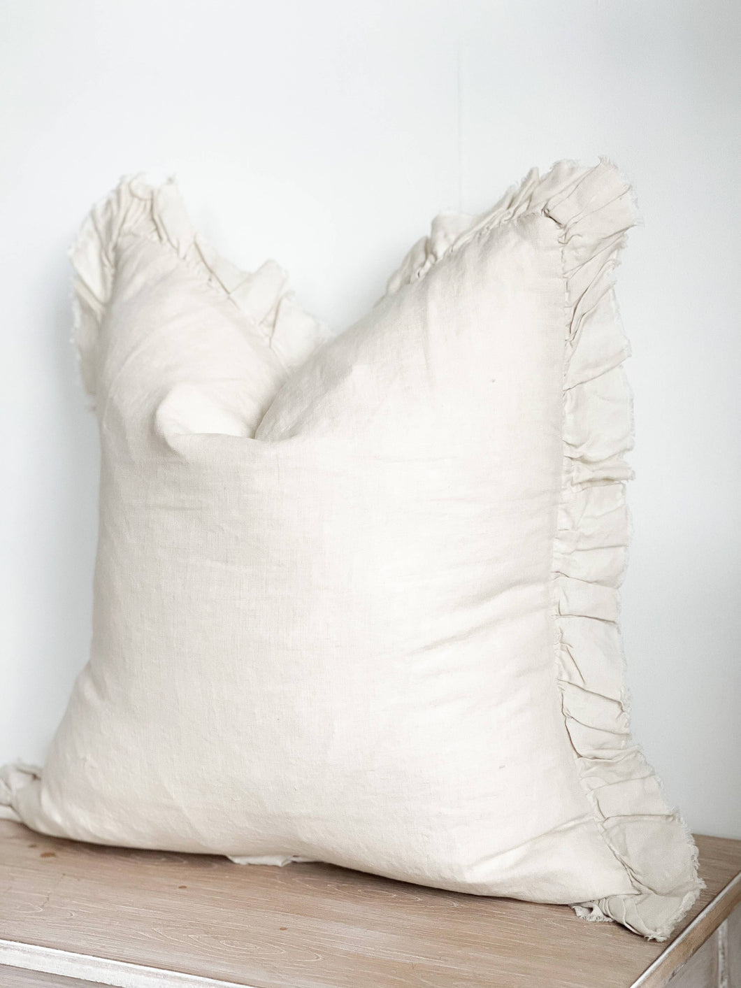 Ruffled Linen 45×45 – Cream