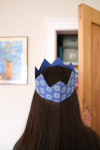 Load image into Gallery viewer, UK/EU: Blue Paper Crowns