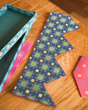 Load image into Gallery viewer, UK/EU: Blue Paper Crowns