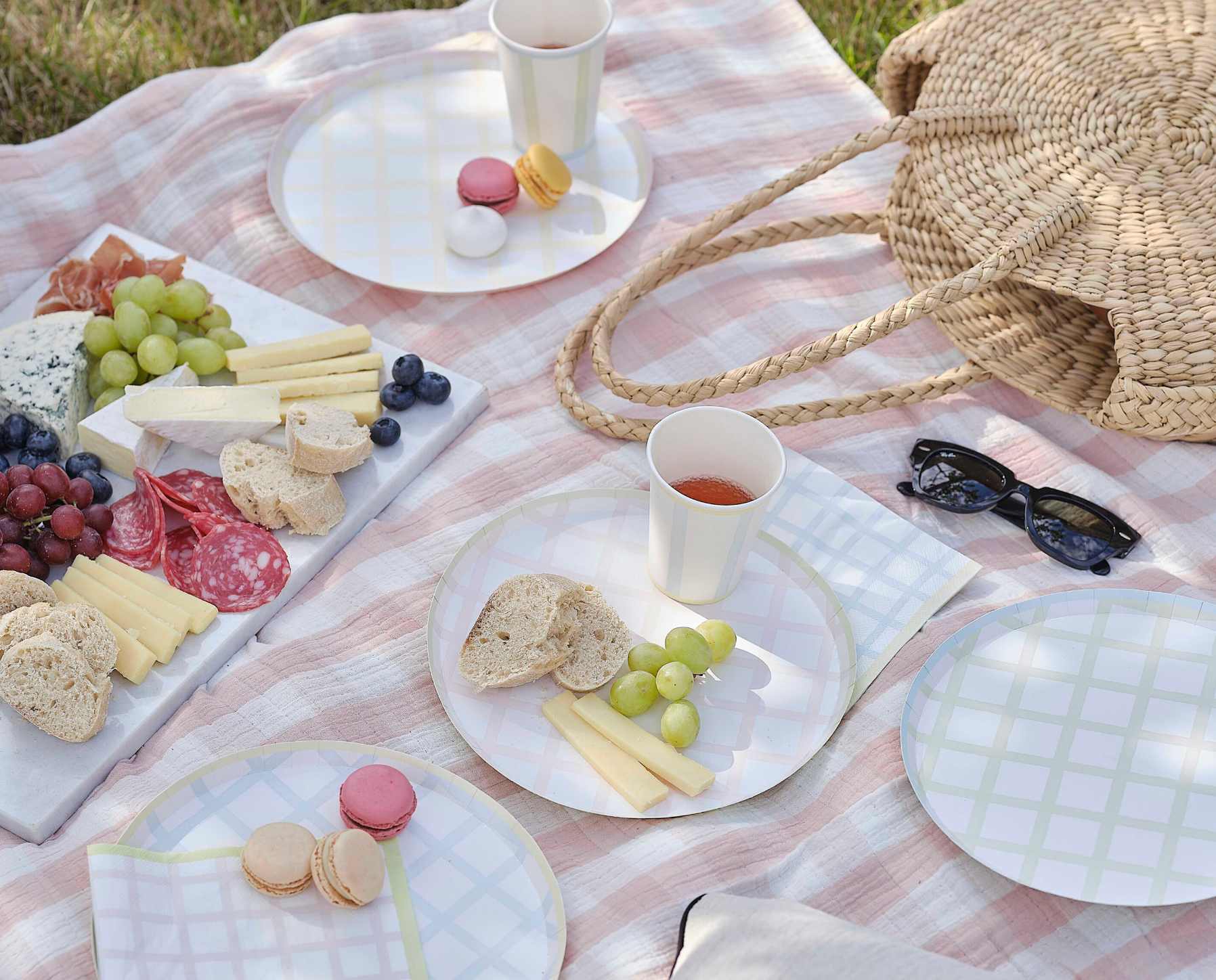 picnic crockery