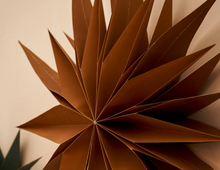 Load image into Gallery viewer, NUTMEG LARGE Christmas Maddox Star