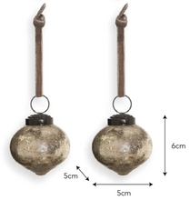 Load image into Gallery viewer, Oakfield mini drop baubles (x6)
