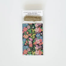 Load image into Gallery viewer, Summer Flowers - Black Gift Tags x 4