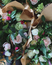 Load image into Gallery viewer, VALENTINES DAY BLOOMS